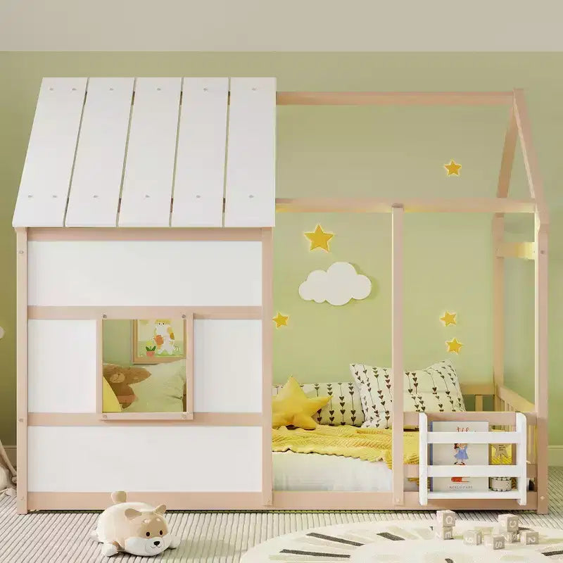 Letto a pavimento gemello a forma di casetta con tetto e recinzione, colori naturale/bianco/nudo e bianco, per 1 bambino
