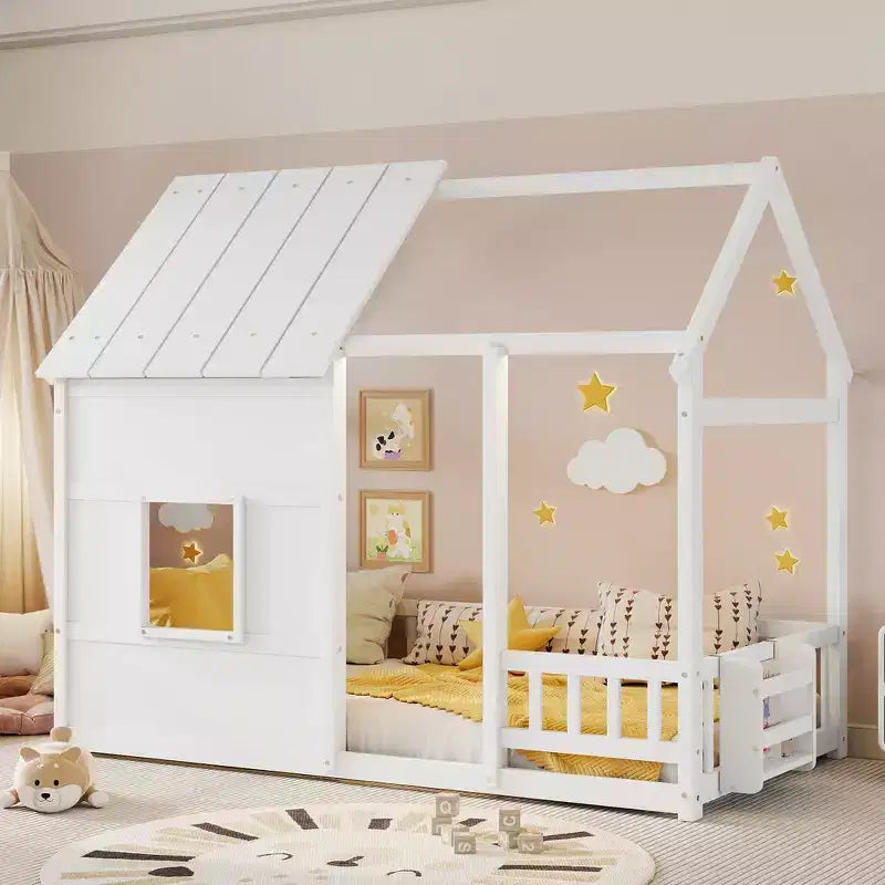 Letto a pavimento gemello a forma di casetta con tetto e recinzione, colori naturale/bianco/nudo e bianco, per 1 bambino