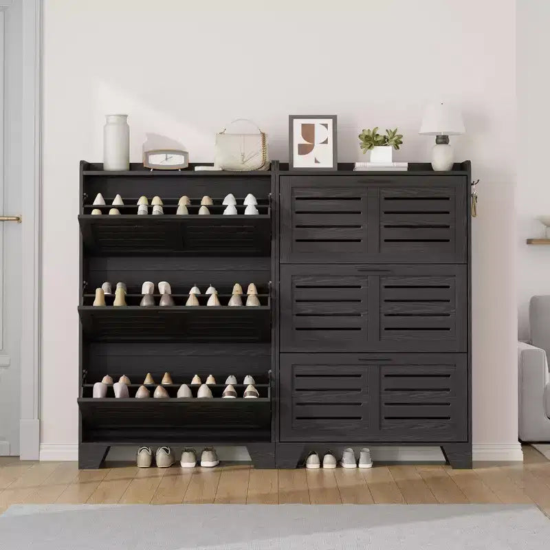 Scarpiera autoportante beige/nero/grigio con 3 cassetti a ribalta e 2 ganci laterali, per 26 paia di scarpe