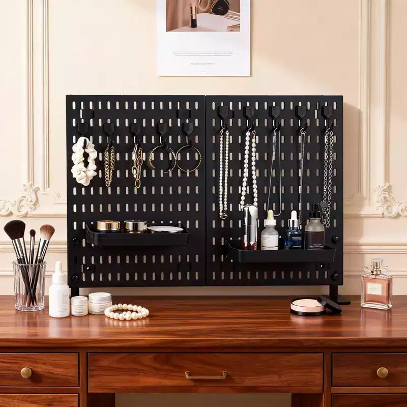 Organizzatore da tavolo/scrivania in compensato traforato (pegboard), bianco/nero, autoportante, monoposto (10 ganci + 2 vassoi)